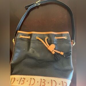 Black and Tan Vintage Dooney and Bourke ￼